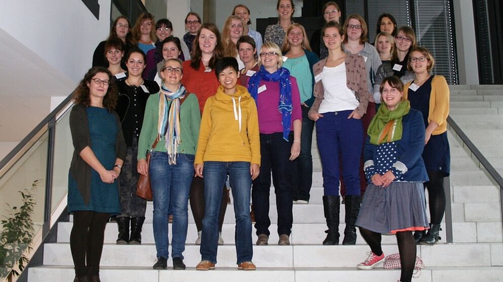 Foto (Maike Amen): Mentees und Mentorinnen aus 6 Jahrgängen tauschten sich auf der Alumniveranstaltung über ihre Entscheidungen aus.