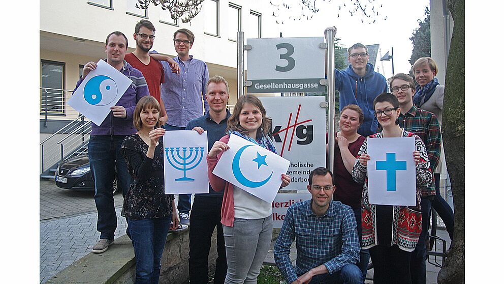 Foto: Laden ein: Die Mitglieder der Katholischen Hochschulgemeinde Paderborn (KHG) nehmen im kommenden Semester die verschiedenen Religionen und Glaubensrichtungen in den Blick und freuen sich auf viele Interessierte.