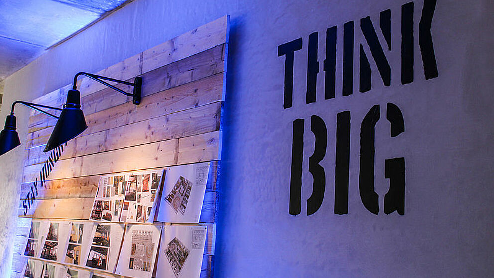 Foto (Universität Paderborn, Johannes Pauly): Groß denken: Das Netzwerktreffen der Universitätsgesellschaft findet dieses Mal in der „Garage 33“, einem kreativen Ort für Start-Ups und Ausgründer, statt.