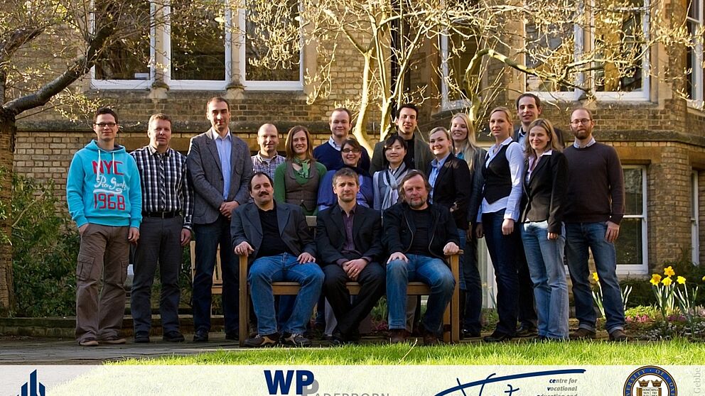 Foto (Marcel Gebbe): (v.l.n.r.) Sebastian Rose, Detlef Sandmann, Dr. Karl-Heinz Gerholz, Prof. Dr. H.-Hugo Kremer, Christof Gockel, Andrea Zoyke, Markus Schöncke (alle Universität Paderborn), Dr. Hubert Ertl (Universität Oxford), Tina Emmler, Yi Li, Be