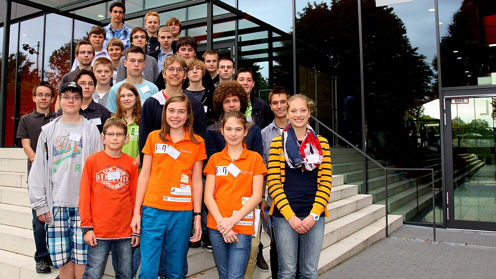 Foto (Universität Paderborn, Patrick Kleibold): 32 junge Tüftler aus Ostwestfalen-Lippe wurden an der Universität Paderborn ausgezeichnet.
