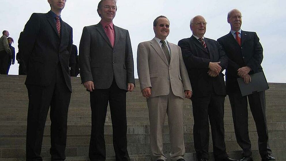 Foto: Prof. Dr. Holger Karl (PC<sup>2</sup>), Prof. Dr. Thomas Lippert (JFZ), Prof. Dr. Christian Bischof (RZ RWTH), Prof. Dr. H.-G. Hegering (GCS), Prof. Dr. Wilfried Juling (SCC)