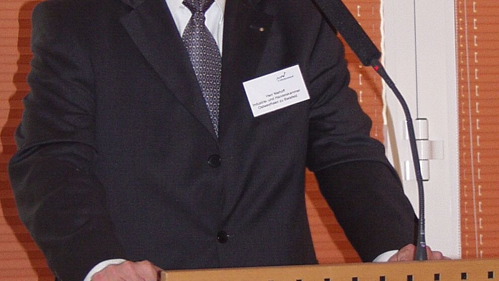 Foto (Martin Decking): IHK-Hauptgeschäftsführer Thomas Niehoff warb für die Zusammenarbeit zwischen Unternehmen und Hochschulen in ganz OWL.
