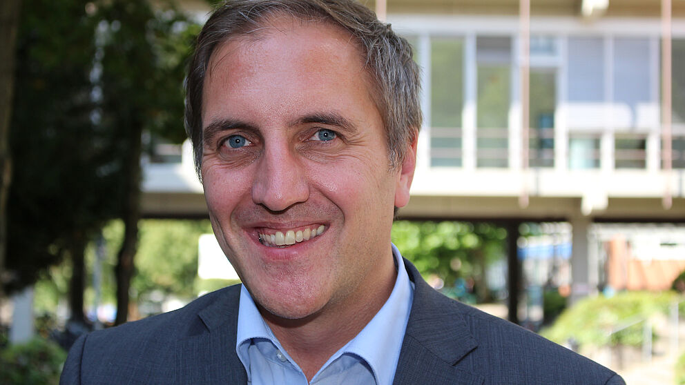 Foto (Universität Paderborn): Prof. Dr. Timm Albers von der Universität Paderborn leitet die Studie zum Bundesprogramm Kita-Einstieg. 