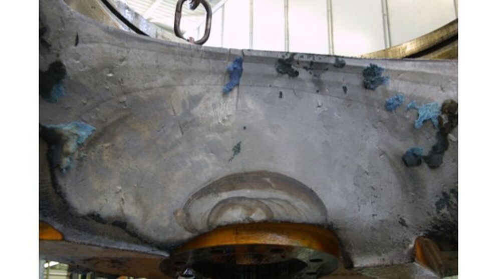 Foto (UPB, Fachgruppe Angewandte Mechanik): Bruchfläche einer hydraulischen Presse bei der Pkw-Herstellung