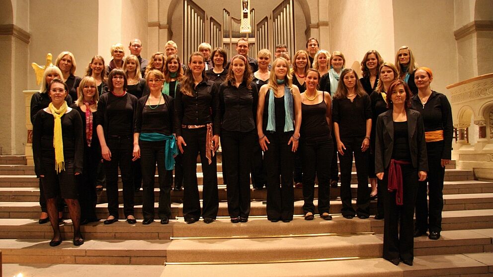 Foto (UniSono): Der Hochschulchor „UniSono“ der Universität Paderborn wird ebenfalls beim großen Weihnachtskonzert im Franziskanerkloster zu sehen sein.