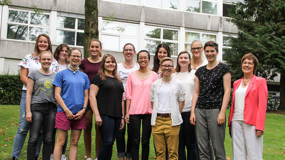 Foto (Universität Paderborn): Die Teilnehmerinnen des Mentoring-Programms.