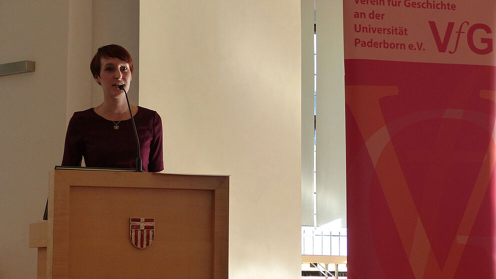 Foto (Universität Paderborn, Markus Lauert): Ramona Bechauf – Stipendiatin des Vereins für Geschichte an der Universität Paderborn und Stadtschreiberin Paderborns.