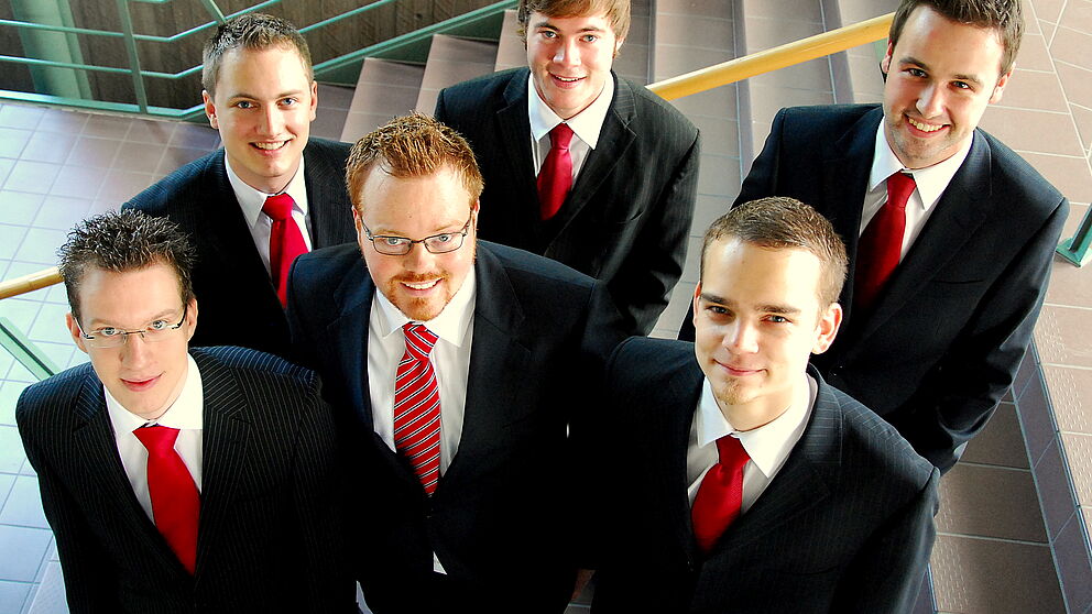 Foto (LOOK IN!): Simon Gurcke, Alex Wiefel, Christian Rippert, Marco Suthe, Thomas Seebothe und Sebastian Ehrhardt (von links) bilden das Kernteam, das für die Organisation der LOOK IN! verantwortlich ist. Insgesamt helfen rund 20 Studenten bei der Vorbe
