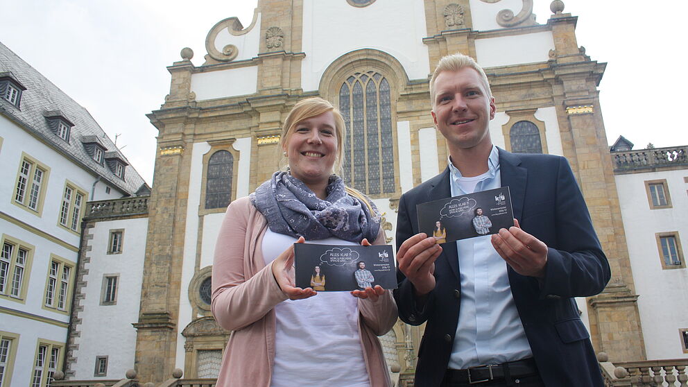 Foto (Birger Berbüsse): Studierendenpfarrer Nils Petrat und Gemeindeassistentin Simone Kornalewski bieten mit dem engagierten Team der KHG auch im Winter wieder zahlreiche Aktionen für junge Leute an. Besonders freuen sie sich auf die vielen Begegnungen