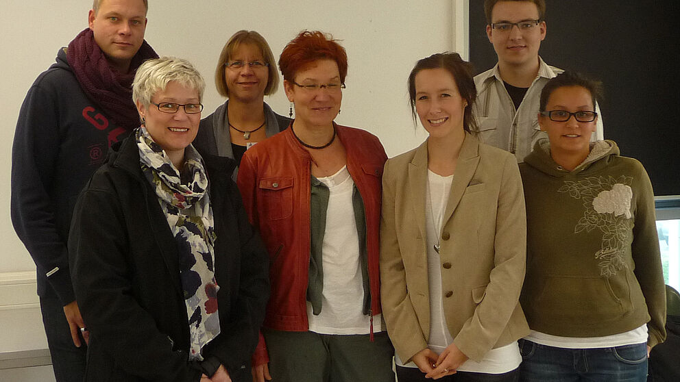 Foto (Universität Paderborn): Referenten des Vortrags "Studienfinanzierung" im September 2012 (von links nach rechts): Stefan Wittgräbe (AStA), Birgit Volkmer (BAföG-Amt), Grit Graefe (ZSB), Bärbel Bolte da Silva (BAföG-Amt), Sophie Reimers (Studienf