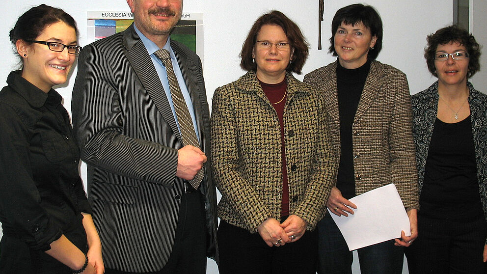 Foto: (cpd) Kooperation zum “eLearning” vereinbart (v. l.) Diana Urban (Universität Paderborn), Diözesan-Caritasdirektor Josef Lüttig, Prof. Dr. Dorothee Meister (Universität Paderborn), Brigitte von Germeten-Ortmann (Diözesan-Caritasverband) und