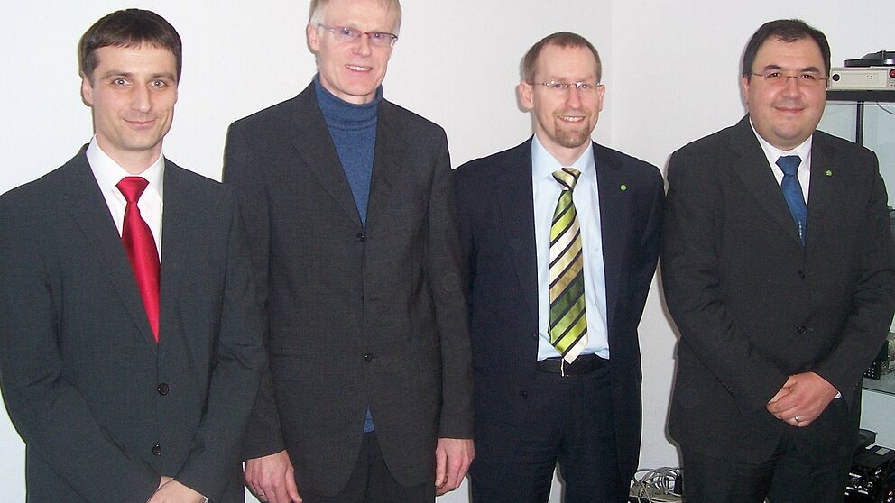 Foto: (Mark Heinemann): V. li.: Dr. Stephan Flake (Orga Systems), Prof. Dr.-Ing. Reinhold Häb-Umbach (Universität Paderborn), Jan Stehr (omp) und Dimitri Brukakis (omp)