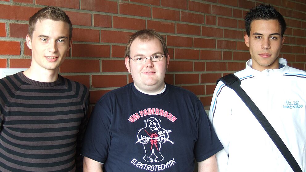 Foto (Prof. Dr. Bärbel Mertsching): v. li.: Christopher Masjosthusmann, Philipp Herder und Amin Jbabli gehen nach China.