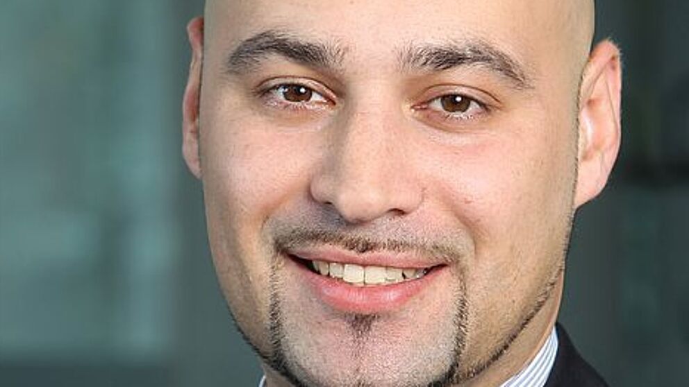 Foto (it’s OWL): Dr.-Ing. Roman Dumitrescu, Direktor des Fraunhofer-Instituts für Entwurfstechnik Mechatronik IEM und Geschäftsführer für Strategie, Forschung und Entwicklung des Spitzenclusters it’s OWL, ist nun auch Professor am Institut für In
