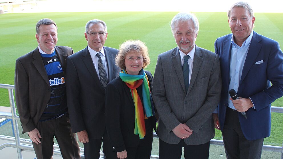 Foto (Julia Pieper): (v. l.) Dr. Andreas Siebe, Bernard Dorenkamp, Heike Käferle, Prof. Dr. Wilhelm Schäfer, Jürgen Lutter.