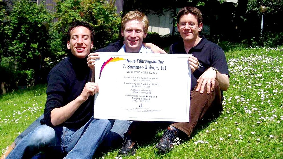 Foto: Bernd Gössling, Andreas Loddenkemper und Ingo Westermilies vom studentischen Organisations- und Presseteam des Interdisziplinären Seminars (IDS) bereiten den Multiplikatorentag vor.