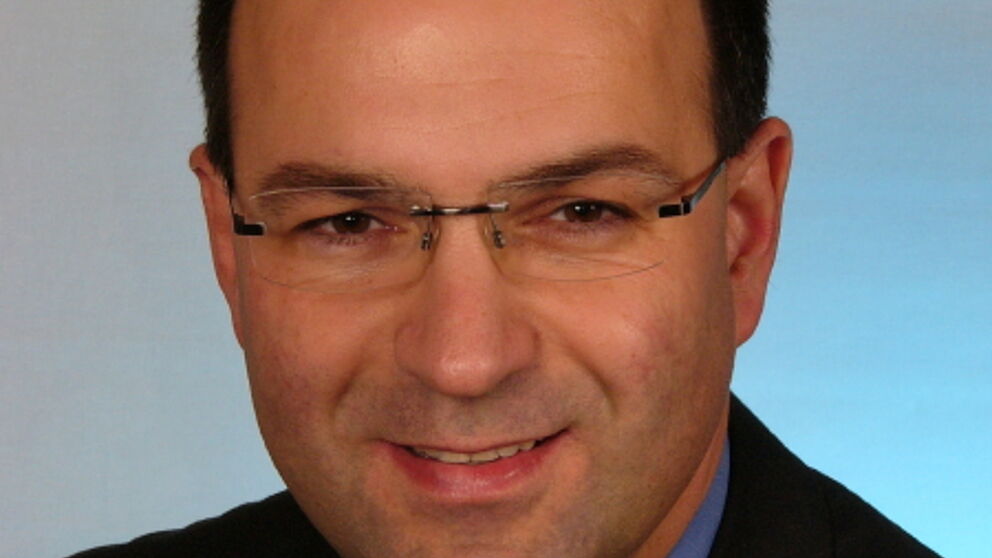 Foto (Uni Paderborn): Prof. Dr.-Ing. Ansgar Trächtler, Lehrstuhl für Regelungstechnik und Mechatronik, Fakultät für Maschinenbau, Universität Paderborn