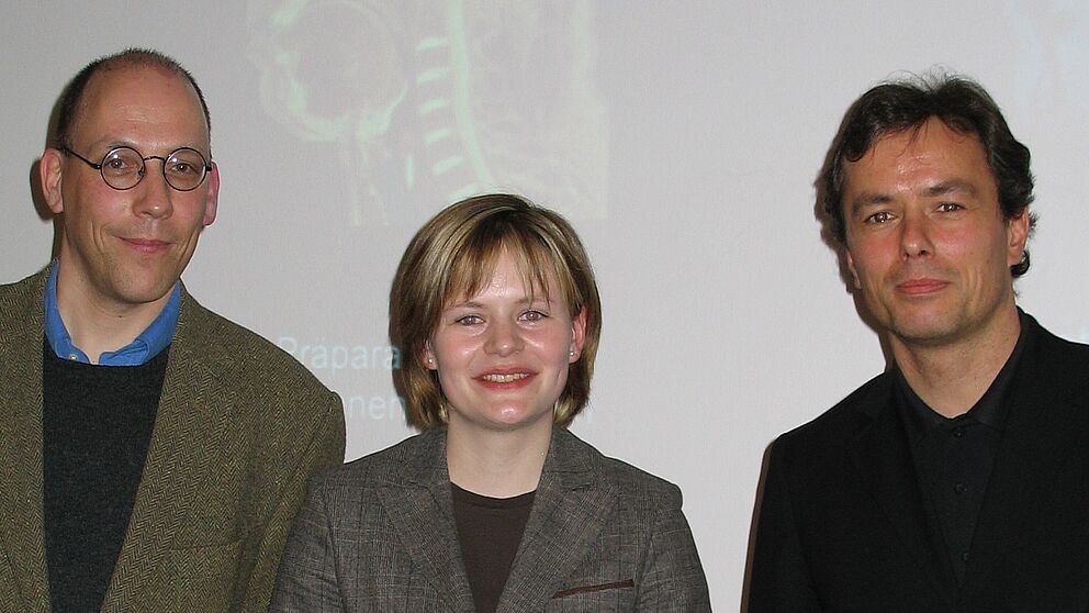 Foto (Christiane Bernert): (v. li.): Dr. Dr. Sebastian Schuchmann, Dipl. Pädagogin Sandra Aßmann und Prof. Dr. Bardo Herzig