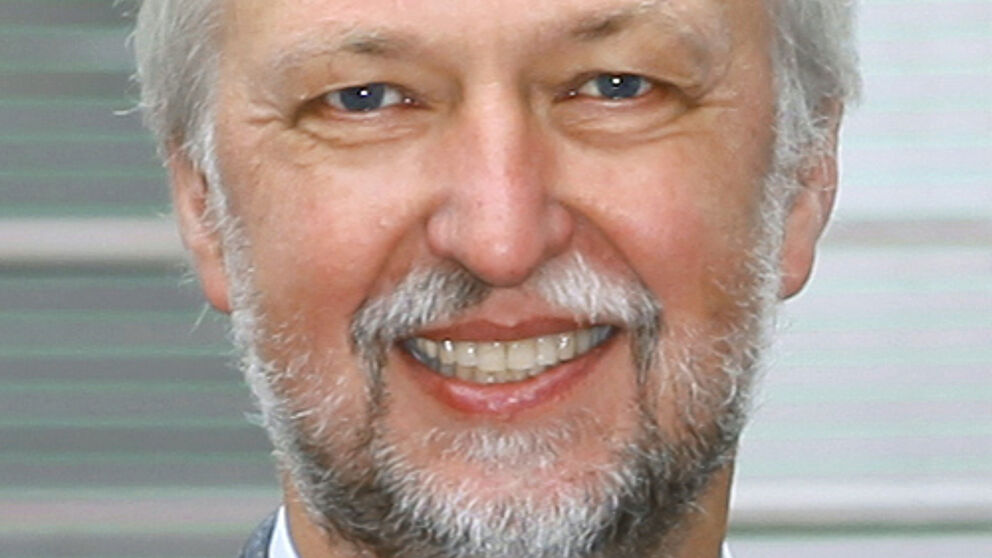 Foto (Universität Paderborn, Adelheid Rutenburges): Prof. Dr. Wilhelm Schäfer tritt am 1. März 2015 sein Amt als neuer Präsident der Universität Paderborn an.