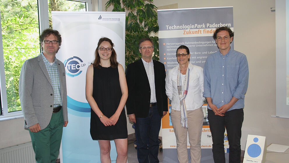 Foto (TecUP, Universität Paderborn): Der Vizepräsident für Technologietransfer und Marketing, Prof. Dr. Rüdiger Kabst, Eva Schmitz, Jürgen Geisler und die Referenten der Social Entrepreneurship Akademie München Anne Dörner und Oliver Beckmann (v. l