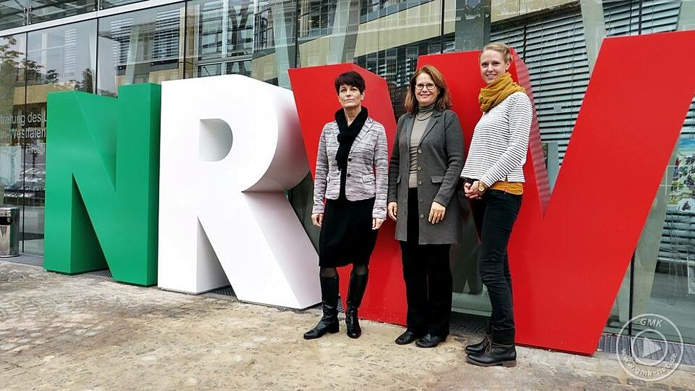 Foto (v. li.): Kordula Attermeyer (Staatskanzlei NRW), Prof. Dr. Dorothee M. Meister, Universität Paderborn, Dr. Friederike von Gross (Geschäftsführerin GMK). 