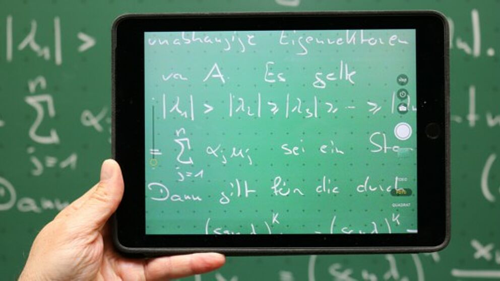 Abbildung: Das 19. Emeriti-Treffen steht im Zeichen der Herausforderung „Digitaler Schulalltag". (Foto: Universität Paderborn, Alexandra Dickhoff)
