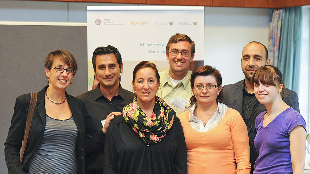 Foto (www.yaman-communications.de): v. l.: Claudia Decker (PLAZ, UPB), Cahit Basar (Netzwerksprecher Lehrkräfte mit Zuwanderungsgeschichte NRW), Barbara Rodenbröker, Andreas Prieb (Projektkoordinator Netzwerk LmZ NRW), Marina Frank, Mostapha Bouklloua (