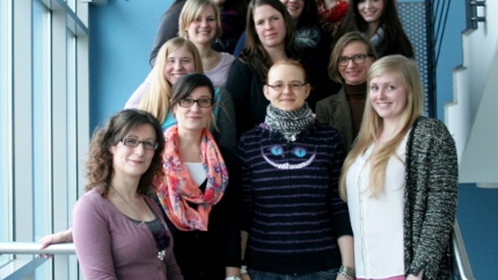 Foto (Peer-Mentoring): Mentees und Mentorinnen des sechsten Jahrgangs bei der Auftaktveranstaltung