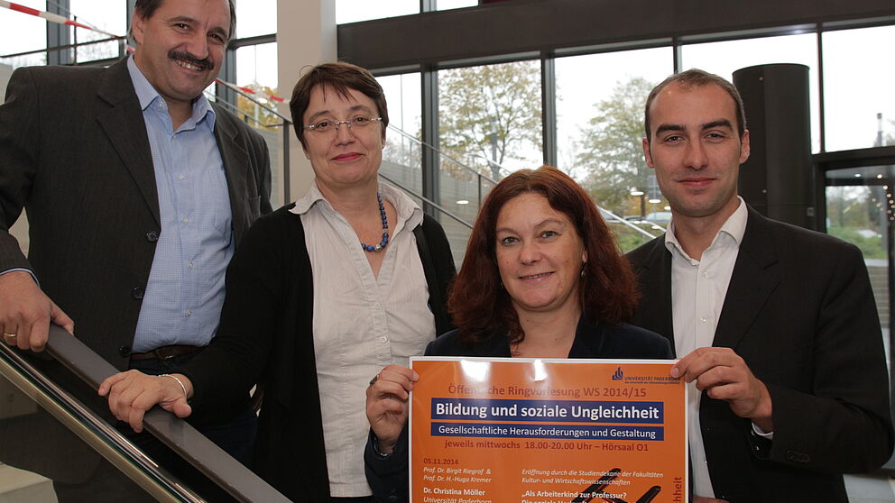 Foto (Universität Paderborn): Die Organisatoren der Ringvorlesung laden die Paderborner Bürgerinnen und Bürger herzlich zur Diskussion ein: Prof. Dr. H.-Hugo Kremer, Prof. Dr. Birgit Riegraf, Dr. Christina Möller und Jun.-Prof. Dr. Karl-Heinz Gerholz