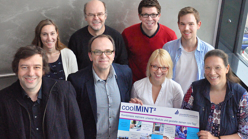 Foto (Universität Paderborn): Die Organisatoren von den Instituten für Informatik und Elektrotechnik freuen sich über das neue Angebot für Schüler.