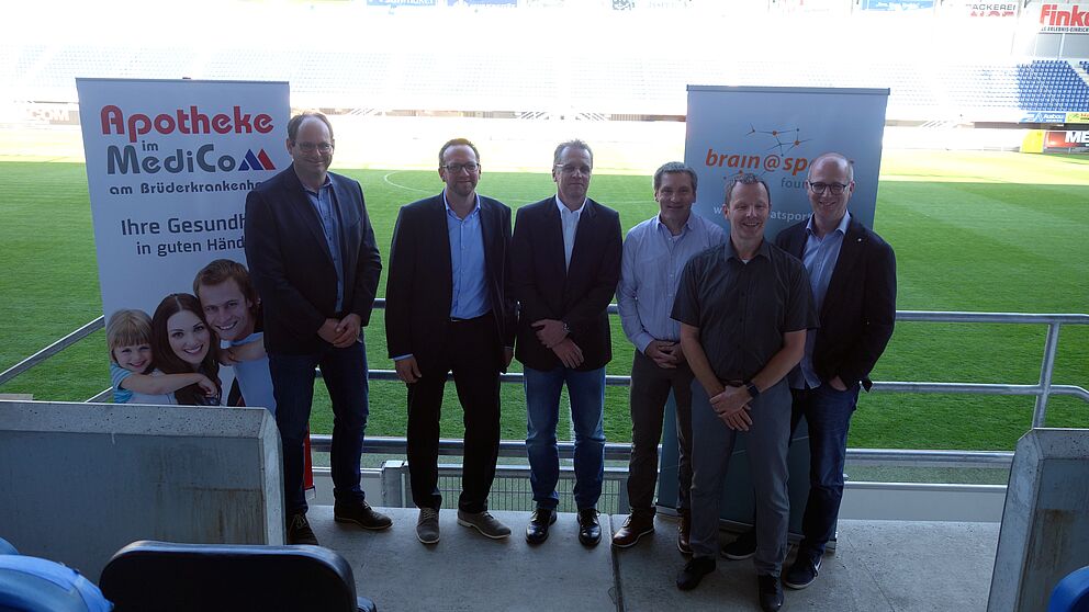 Die Referenten des Symposiums 2019 (v. l.): Dr. Ulrich Schneider, Prof. Dr. Dr. Claus Reinsberger, Prof. Dr. Tim Meyer, Dr. Matthias Porsch, Dr. Alli Gokeler,  Prof. Dr. Jochen Baumeister.