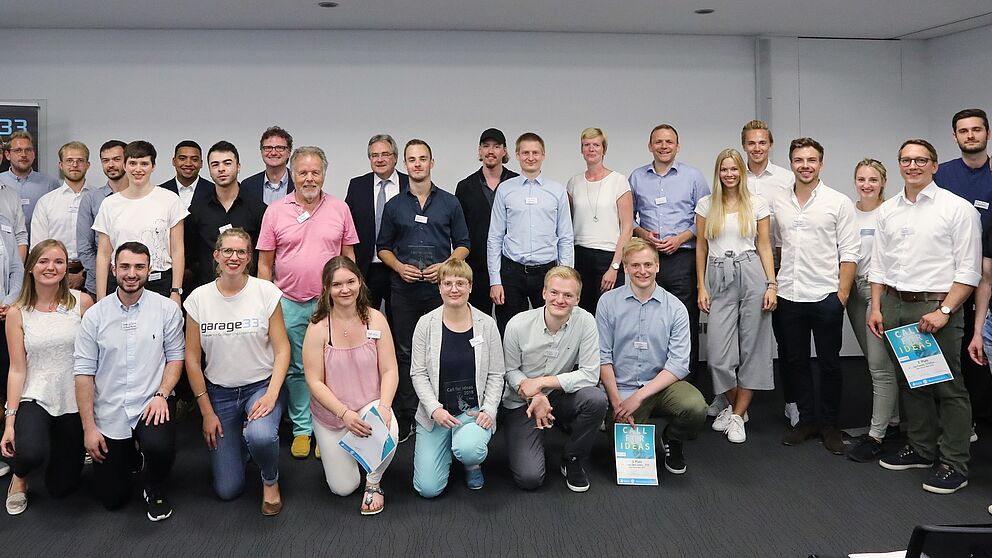 Foto: Die Juroren, Initiatoren und Teilnehmerinnen und Teilnehmer des diesjährigen „Call for Ideas“.