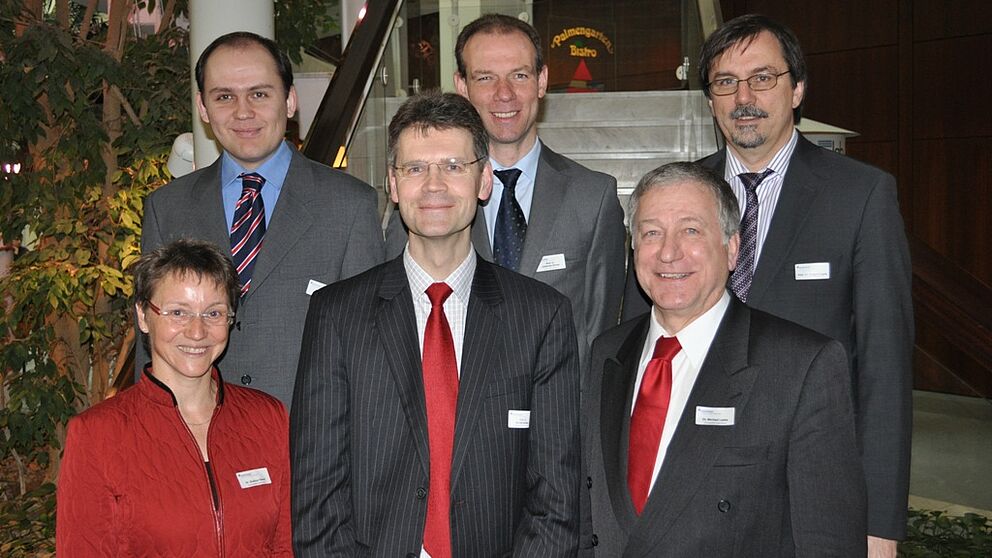 Foto (Universität Paderborn, Mark Heinemann): Hauptredner und Organisatoren des 6. Paderborner Tages der IT-Sicherheit: (hintere Reihe): Jun.-Prof. Dr. Christoph Sorge (Universität Paderborn), Prof. Dr. Johannes Blömer (Universität Paderborn), Prof. D