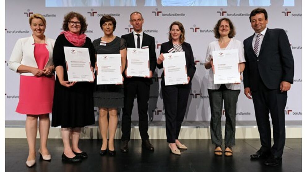 Foto (berufundfamilie, Thomas Ruddies / Christoph Petras): Gruppenbild