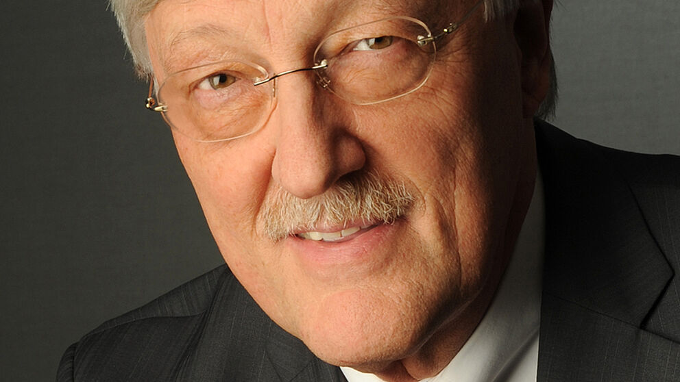 Foto (Stadt Paderborn): Bürgermeister Heinz Paus wird Ehrenbürger der Universität Paderborn.