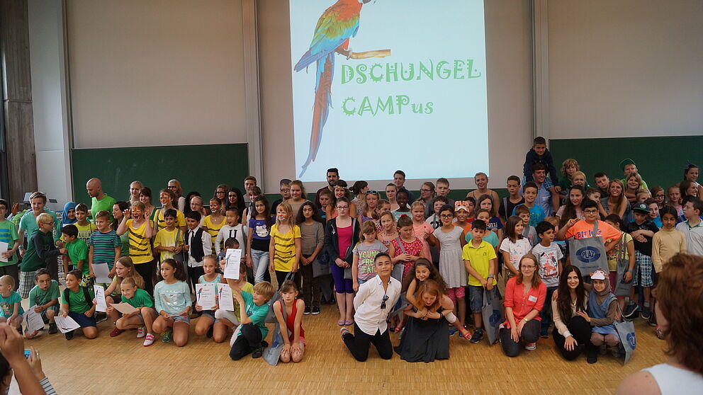 Foto: (Fast) Die ganze Rasselbande: Die Kinder aus dem Dschungel-Camp(us).