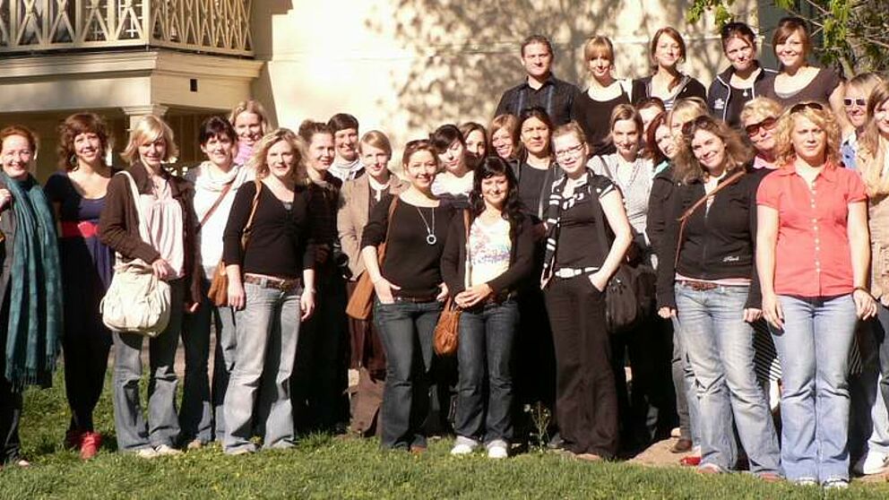 Foto: Gruppenbild der Studierenden mit Prof. Dr. Ströter-Bender in Weimar