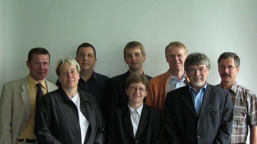 Foto (Dr. Gudrun Schäfer), v. li.: Prof. Thiede, Prof. Mertsching, Prof. Platzner, Prof. Karl, Prof. Hellebrand, Prof. Häb-Umbach, Prof. Hauenschild, Prof. Hilleringmann (es fehlt Prof. Böcker).