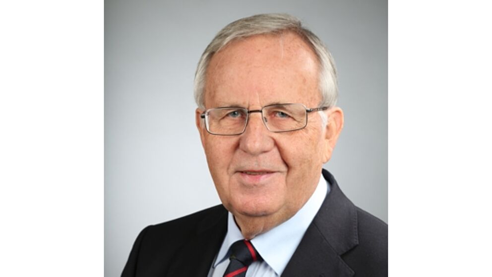 Foto (Universität Paderborn): Prof. Dr. Dr. h. c. Wolfgang Weber, ehemaliger Rektor der Universität Paderborn, ist nun auch Ehrenmitglied des Verbands der Hochschullehrer für Betriebswirtschaft. 