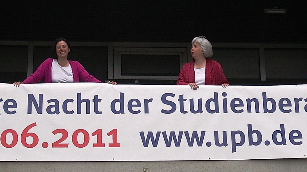 Foto (Universität Paderborn): Das Organisationsteam von der Zentralen Studienberatung der Universität Paderborn (v. li.): Christoph Bäcker, Dr. Yvonne Salman, Barbara Sawall, Jörn Sickelmann.
