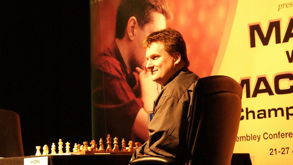 Foto: Dr. Ulf Lorenz am Brett