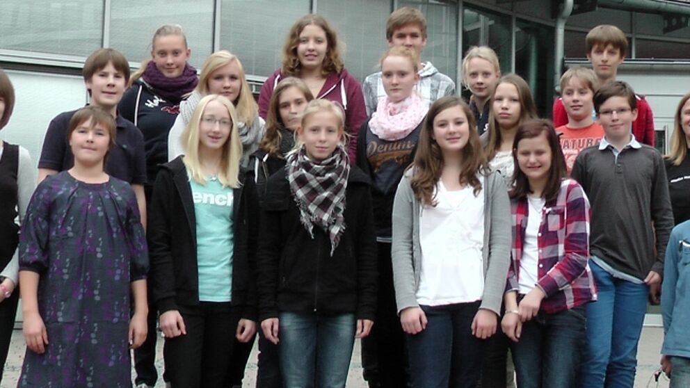 Foto (Universität Paderborn, Institut für Mathematik): Die teilnehmenden Schülerinnen und Schüler lernten bei der Regionalakademie OWL das Suchen und Anwenden optimaler Lösungen; rechts Prof. Dr. Andrea Walther.