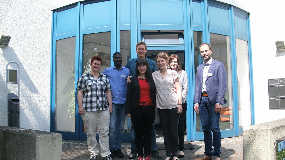 Foto: Die Mitglieder des Graduiertenforums und das Organisationsteam der diesjährigen Tagung: (v. l. n. r.) Maxi Steinbrück, Martin Edjabou, Fabian Hoya, Ilka Zänger, Julia Kröger, Lisa Ahrens und Thomas Köster; es fehlen: Nerea Vöing, Sandra Venzke