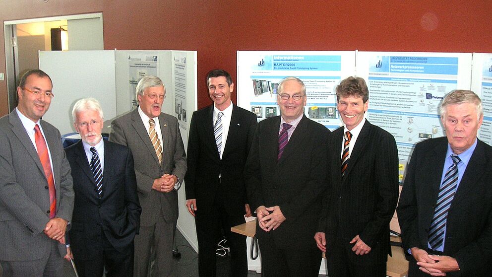 Karl-Uwe Büthoff (Ministerialdirigent NRW-Wirtschaftsministerium), Dr. Herbert Hanselmann (Geschäftsführer dSPACE GmbH, IHK-Vizepräsident, Mitglied Hochschulrat Universität Paderborn), Heinz Paus (Bürgermeister Stadt Paderborn), Jürgen Behlke  (Lei