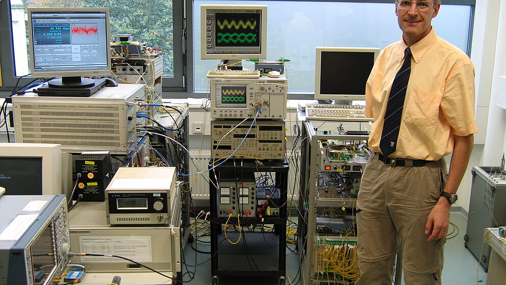 Foto (Universität Paderborn): Prof. Dr.-Ing. Reinhold Noé leitet an der Universität Paderborn das Fachgebiet Optische Nachrichtentechnik und Hochfrequenztechnik (ONT).