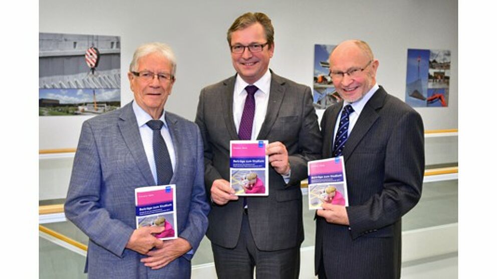 Foto (Braun Media GmbH Paderborn): v. l.: Prof. Dr. Jürgen Grüneberg, Michael Dreier, Bürgermeister der Stadt Paderborn, und Dr. Ingo-G. Wenke.