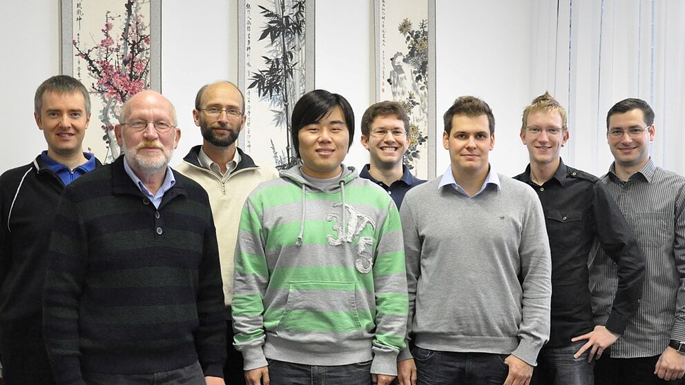 Foto (Universität Paderborn, Nadija Pejic): Die Fachgruppe des Gebiets „Wissensbasierte Systeme“ des Instituts für Informatik unter Leitung von Prof. Dr. Hans Kleine Büning (2.v.l.) freut sich auf die Teilnehmerinnen und Teilnehmer des Workshops.