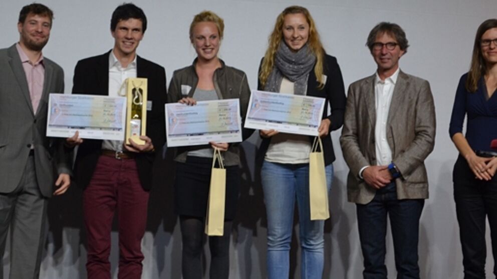 Foto: (v. l. n. r.) Dr. Ingo Wagner (Kommission "Wissenschaftlicher Nachwuchs", Clemens Töpfer, Karin Boriss, Christina Zobe, Prof. Kuno Hottenrott (dvs-Präsident) und Prof. Yolanda Demetriou (dvs-Vizepräsidentin Nachwuchsförderung).