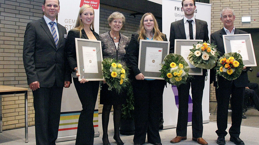 Foto: Große Freude über den Peter Gläsel Preis 2011 (von links): Stiftungsgeschäftsführer Stefan Wolf, Julia Pongratz, Stiftungsvorsitzende Inge Gläsel, Jacqueline Siemon, Christian Kress und Wigbert Mertens.